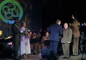 „Lietuvos karžygio“ statulėlė įteikta tėvams, Lietuvai užauginusiems tris karius  - 1