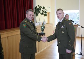 Puskarininkių mokykla paminėjo Lietuvos kariuomenės dieną  - 1