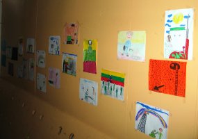 Vaidoto bataliono kariai lankėsi Neveronių mokykloje ir apžiūrėjo mokinių piešinių parodą - 2