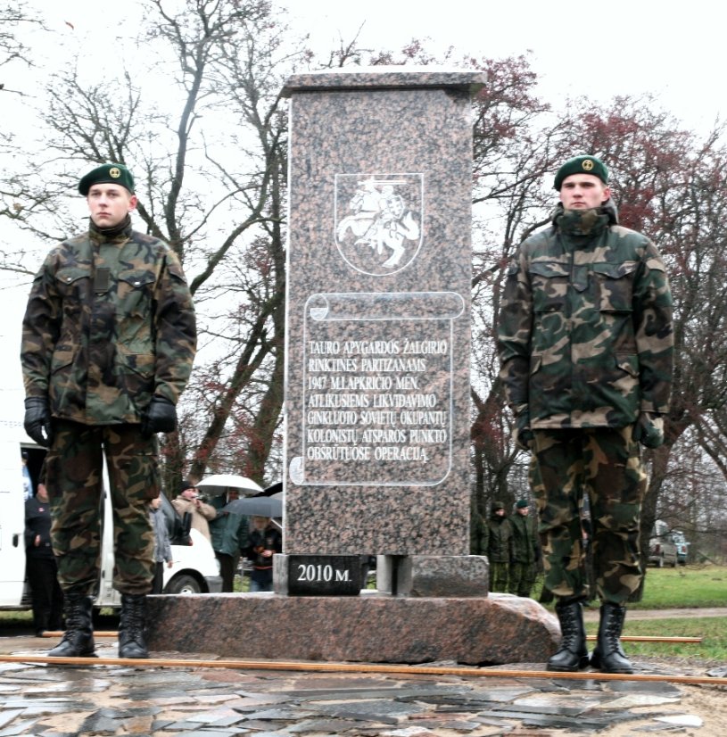 Opšrūtuose atidengtas paminklas Sūduvos partizanams