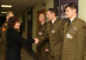 Krašto apsaugos ministrė ir Lietuvos kariuomenės vadas lankėsi Sausumos ir Krašto apsaugos... - 2