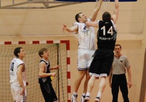 Per krepšinio varžybas žiūrovai galėjo išbandyti ir karines rungtis - 3