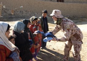People of Lithuania knitted, Lithuanian peacekeepers handed over warm socks to children in Ghor - 1