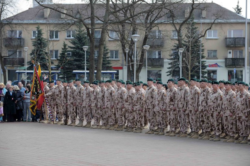 Homecoming and decoration ceremony held for peacekeepers after multinational deployment 