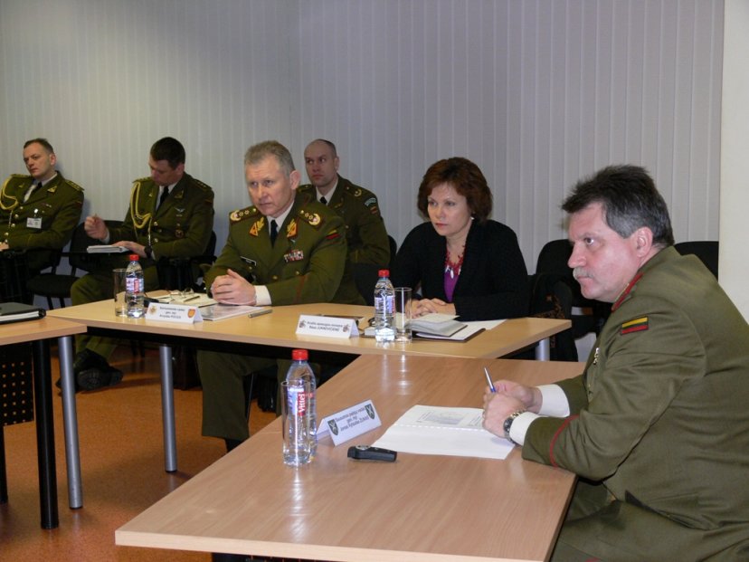 Krašto apsaugos ministrė ir Lietuvos kariuomenės vadas lankėsi Sausumos ir Krašto apsaugos...