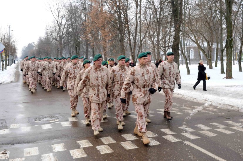 Sutikti ir apdovanoti misiją Afganistane baigę kariai 