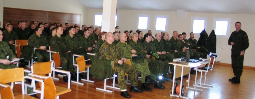 Sausumo pajėgų vyriausiasis puskarininkis Vaidoto bataliono kariams pristatė karjeros naujoves