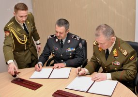 Lietuvos kariuomenė ir Vidaus reikalų ministerijos padaliniai pasirašė bendradarbiavimo priemonių... - 2