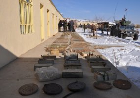 Goro provincijos saugumo pajėgos PAG kariams perdavė didelį kiekį sprogmenų ir šaudmenų - 2