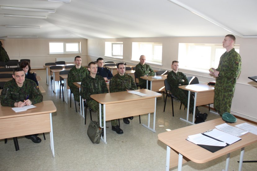 Puskarininkių mokykloje - parengiamasis kursas tarnybai 