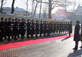  Suomijos kariuomenės vadas susitiko su krašto apsaugos ministerijos ir kariuomenės vadovybe - 1