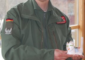 Oro policijos misiją Baltijos šalyse vykdančio Vokietijos karinių oro pajėgų kario dovana vaikų... - 3
