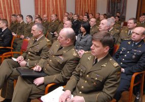 Lietuvos kariuomenės vadas susutiko su karinių vienetų vadais - 1