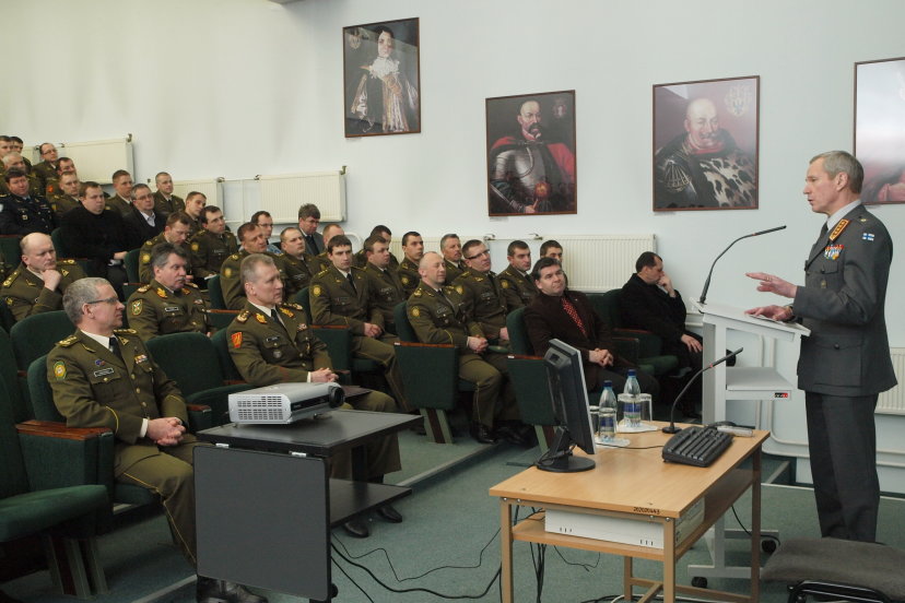 Suomijos kariuomenės vadas: „Valios ir noro gintis nesukursi ten, kur šios vertybės neegzistuoja“