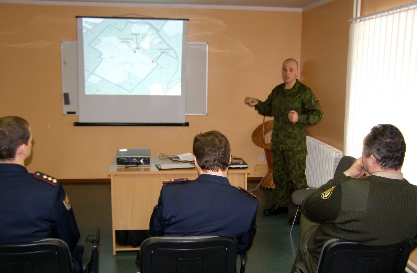 Puskarininkių mokyklos Kazlų Rūdos poligone vyko gaisrų gesinimo pratybų planavimo konferencija