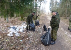 Lietuvos kariuomenės kariai ir civiliai dalyvavo akcijoje „Darom“ - 6