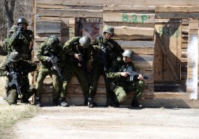 Motorizuotosios pėstininkų brigados „Geležinis Vilkas“ žvalgų  nusileidimo iš sraigtasparnio ir... - 2