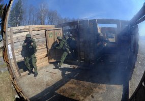 Motorizuotosios pėstininkų brigados „Geležinis Vilkas“ žvalgų  nusileidimo iš sraigtasparnio ir... - 4
