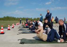 Aviacijos bazės kariai laikė karių fizinio parengtumo testą - 3