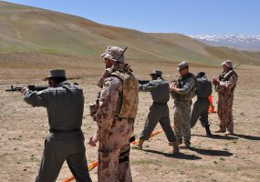 Lithuanian-led POMLT taught Ghor policemen firing skills  - 2