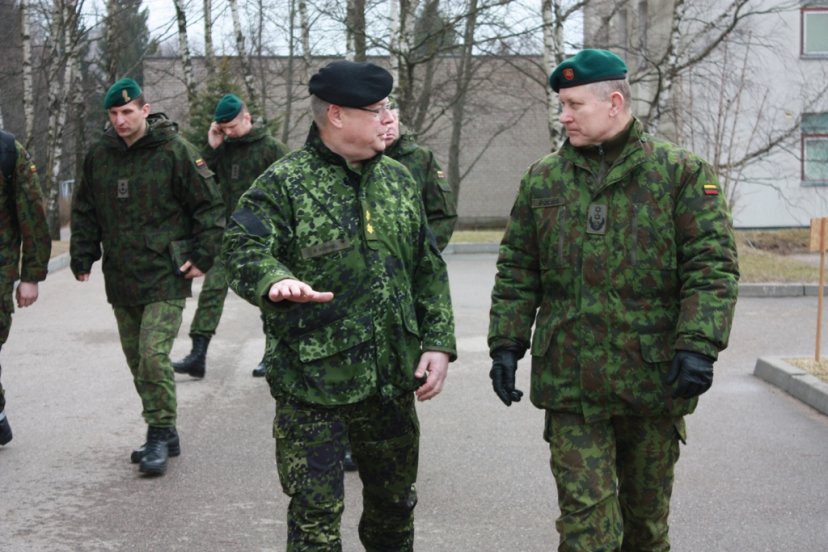Chief of Defence of Lithuania met with Commander Danish Division conducting exercise in Rukla 