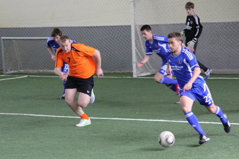 Futbolo aikštelėje į misiją Afganistane išvykstantys kariai susitiko su „Ekrano“ futbolininkais