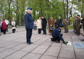 Kaune atidengta atminimo lenta Lietuvos karo aviacijos lakūnui kapitonui Pranui Gudynui - 1