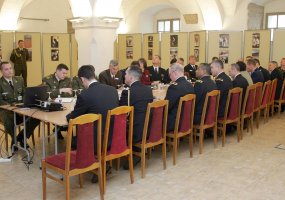 Krašto apsaugos ministerijoje lankėsi aukšto rango JAV karininkai ir civiliai studentai - 2