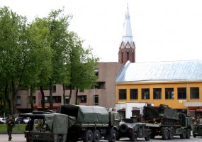 Savaitgalį Dainų slėnyje Anykščiuose skambėjo nuotaikingai nusiteikusių žmonių balsai ir karių... - 2