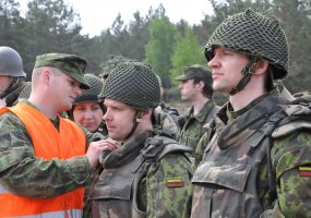 Kariai savanoriai po darbų dalyvavo kovinio rengimo pratybose - 2