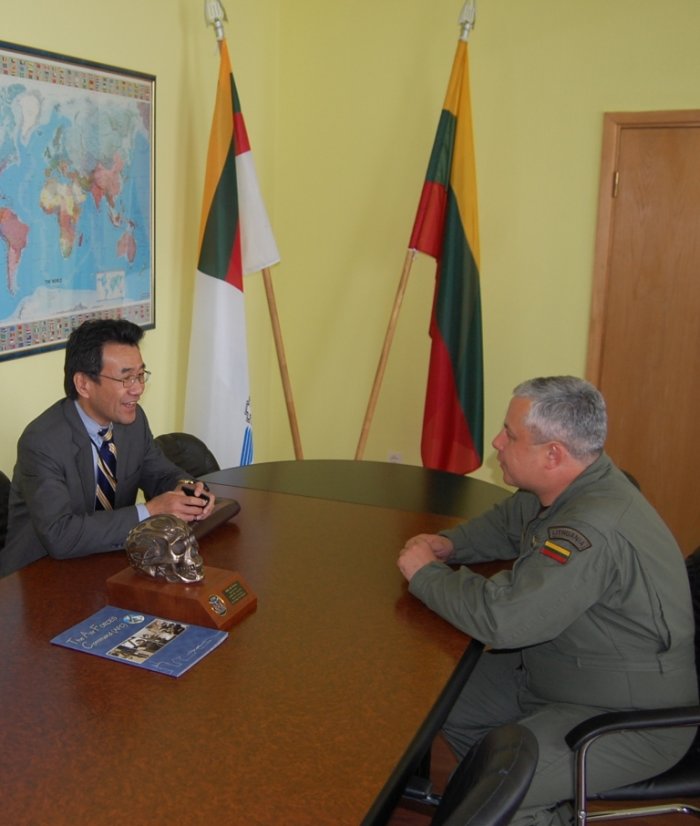 Aviacijos Bazėje lankėsi Japonijos ambasados patarėjas 