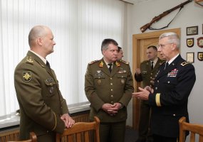 Pensilvanijos nacionalinės gvardijos vadas lankėsi Lietuvos kariuomenės Sausumos pajėgose ir KASP - 2