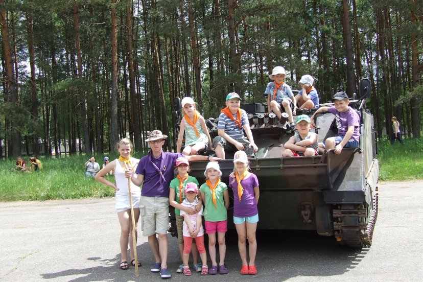 Puskarininkių mokyklos Kazlų Rūdos poligone vyko vasaros stovyklos vaikams