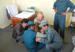 Paruošti pirmieji Goro provincijos policininkai paramedikai - 1