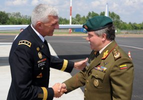 Military command to meet with Commanding General US Army Europe in Vilnius  - 1