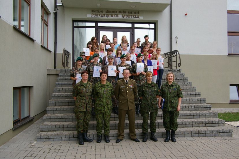 Karo medikai vedė Jaunojo šaulio gelbėtojo kursą 