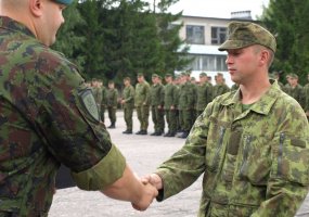 Pasibaigus kartotinėms pratyboms dešimt rezervo karių pareiškė norą grįžti į kariuomenę - 1