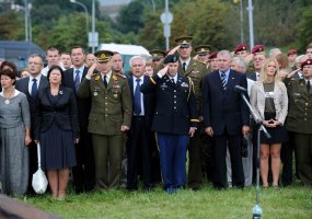 Krašto apsaugos sistemos vadovybė ir kariai pagerbė kario savanorio Artūro Sakalausko atminimą - 1