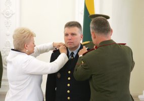 Aukštesnieji karininko laipsniai suteikti trims Lietuvos karininkams  - 1
