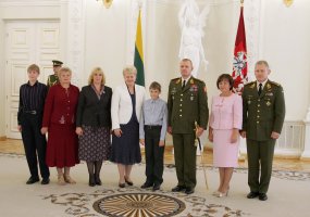 Aukštesnieji karininko laipsniai suteikti trims Lietuvos karininkams  - 4