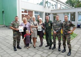Lietuvos ir Prancūzijos karinių oro pajėgų kariai lankėsi Šiaulių kūdikių namuose - 4