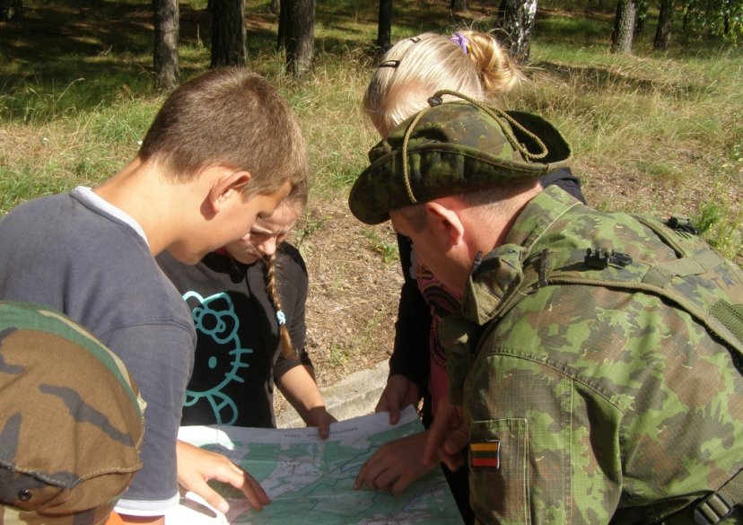 Lietuvos kariuomenės mokyklos Kazlų Rūdos poligone – jaunųjų šaulių stovykla