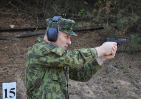 Lietuvos kariuomenės vadovybė ir kanceliarija vykdė kovinį šaudymą, atliko granatų mėtymo normatyvą - 4