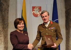 Sąjungininkų pajėgų Europoje vyriausiojo vado pavaduotojas susitiko su krašto apsaugos ministre... - 2