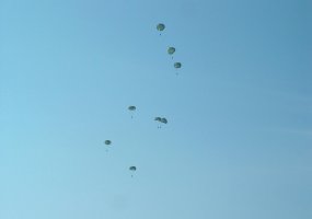 Lietuvos kariuomenės mokykloje baigėsi bazinis parašiutinio rengimo kursas  - 1