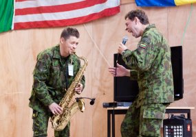 Afganistane apsilankęs kariuomenės vadas susitiko su kariais, NATO misijų vadovybe  - 3