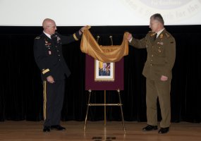 Lietuvos kariuomenės vadas gen. ltn. A. Pocius tapo JAV karo koledžo garbės nariu - 2