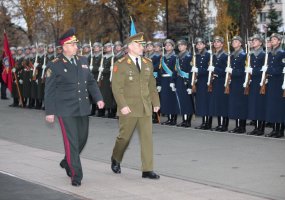 Lietuvos kariuomenės vadas Ukrainoje aptarė šalių karinį bendradarbiavimą - 1