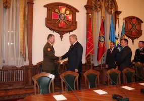 Lietuvos kariuomenės vadas Ukrainoje aptarė šalių karinį bendradarbiavimą - 2