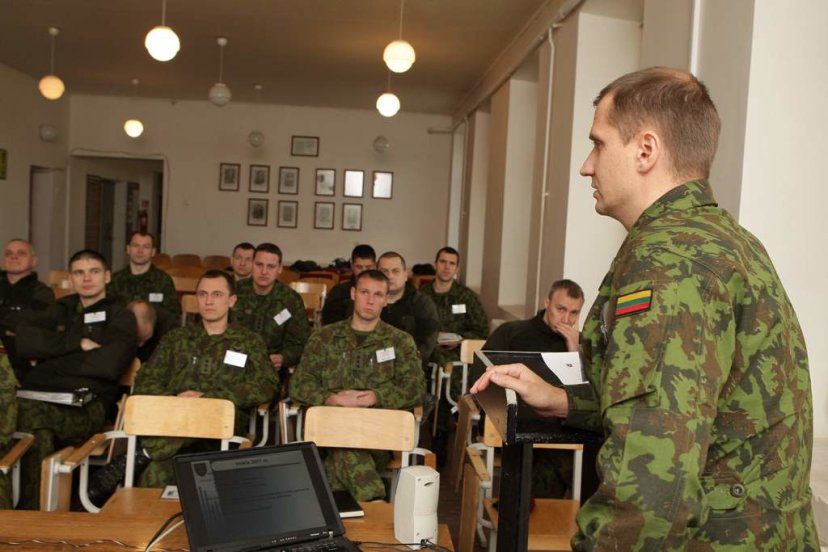 Sausumos pajėgų civilių ir karių bendradarbiavimo bei viešųjų ryšių specialistai dalijosi patirtimi